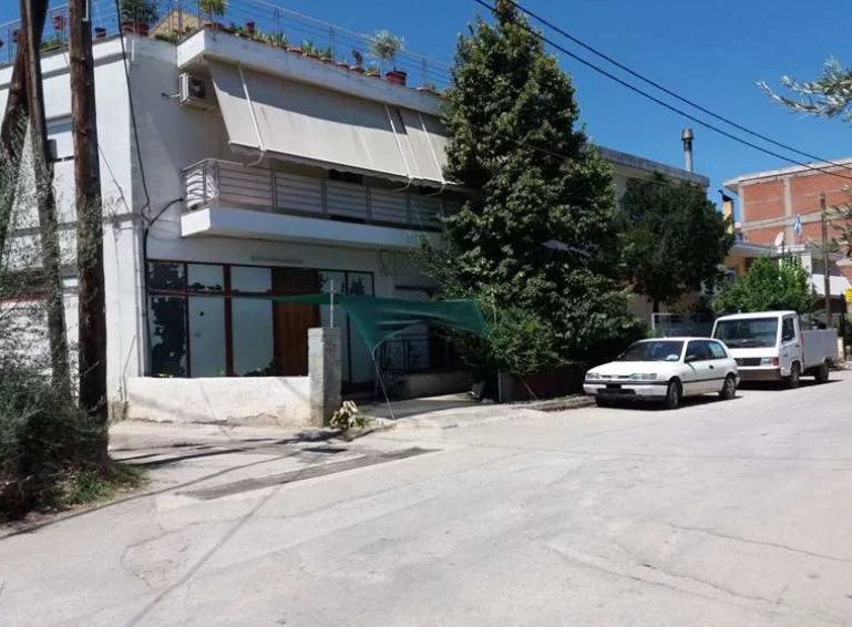 Διατίθεται προς πώληση κατάστημα ισογείου, 54.66 τ.μ., κατασκευής 1979, επί της οδού Αγ