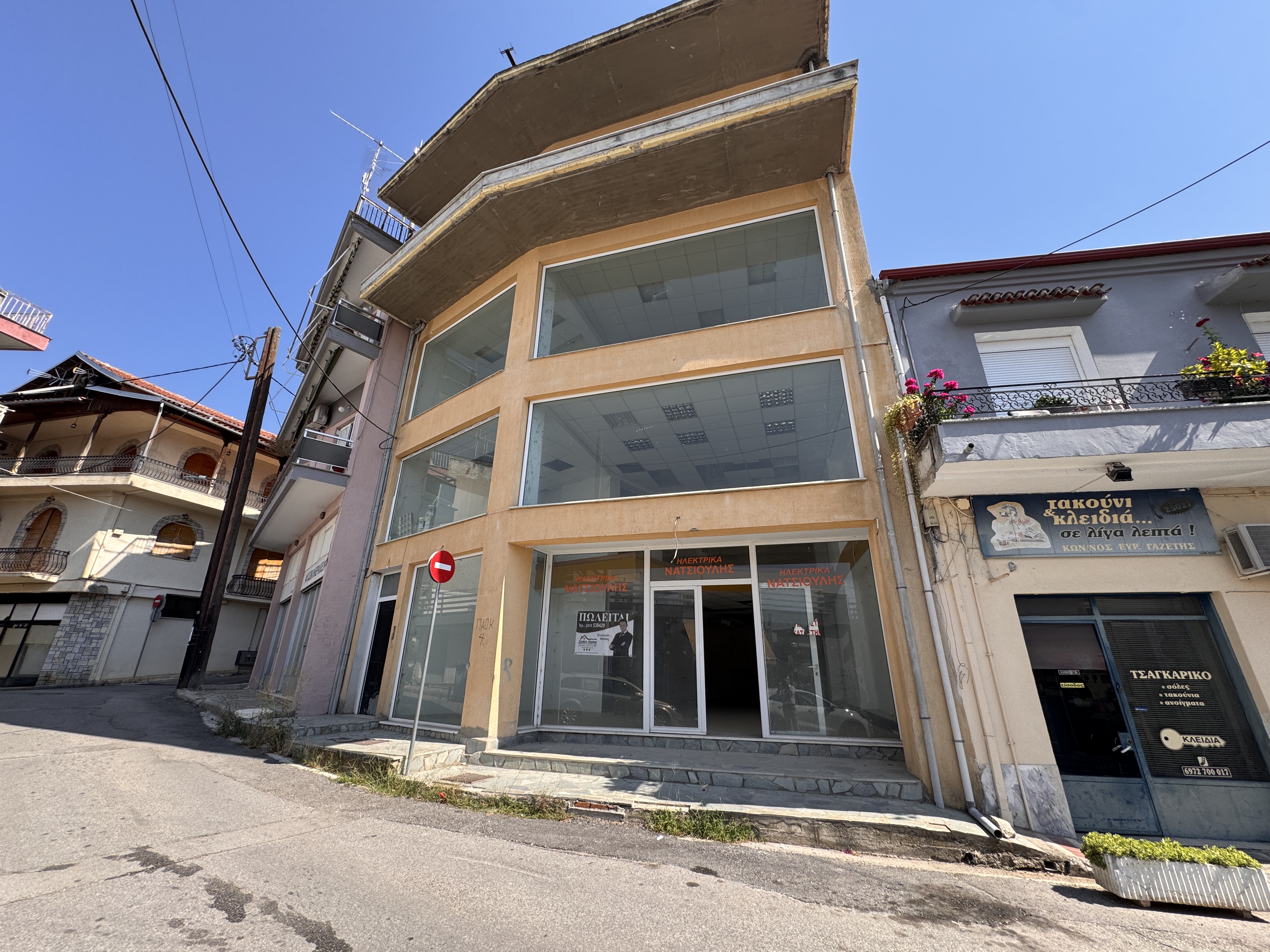 Διατίθεται προς πώληση κτήριο μεικτής χρήσης ισογείου και 1ου ορόφου, 646 τ.μ., κατασκευής 2008, επί της οδού Αθ