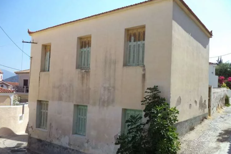 Διατίθεται προς πώληση μονοκατοικία ισογείου και 1ου ορόφου, 104 τ.μ., κατασκευής πριν το 1955, Ενορία ΙΝ Εισοδίων, Κρανίδι, Ερμιονίδα