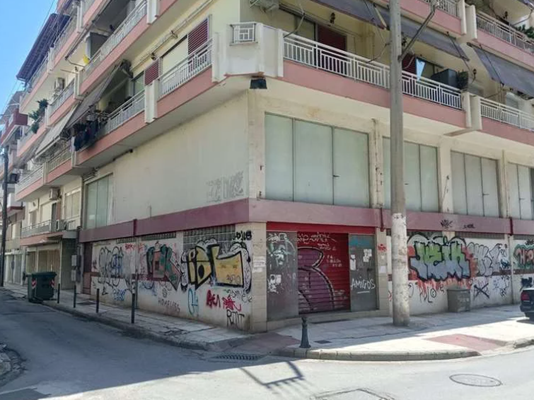 Διατίθεται προς πώληση κατάστημα ισογείου, 450 τ.μ., κατασκευής 1982, επί της οδού Γαλάτη, αριθμός 24, Αγιά