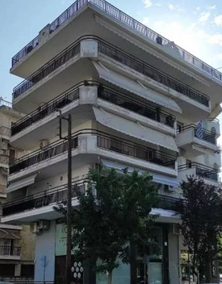 Διατίθεται προς πώληση διαμέρισμα 3ου ορόφου, 187 τ.μ., κατασκευής 1994, επί της οδού Δελφών και Ρήγα Φεραίου, αριθμός 163, Θεσσαλονίκη