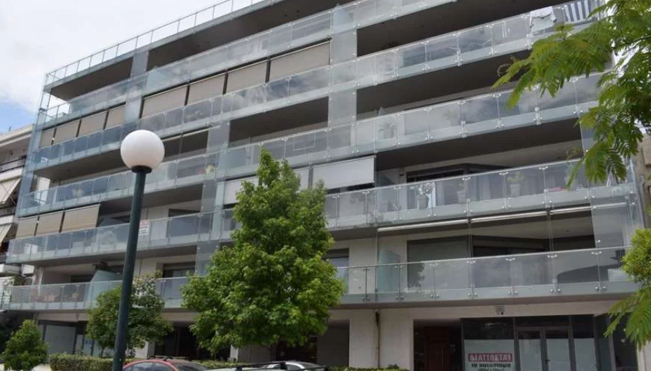 Διατίθεται προς πώληση Κατάστημα ισογείου επιφάνειας 103,02τμ και αποθήκη υπογείου επιφάνειας 159,74τμ, κείμενα σε οικοδομή κατασκευής 2006 στην συμβολή των οδών Ν