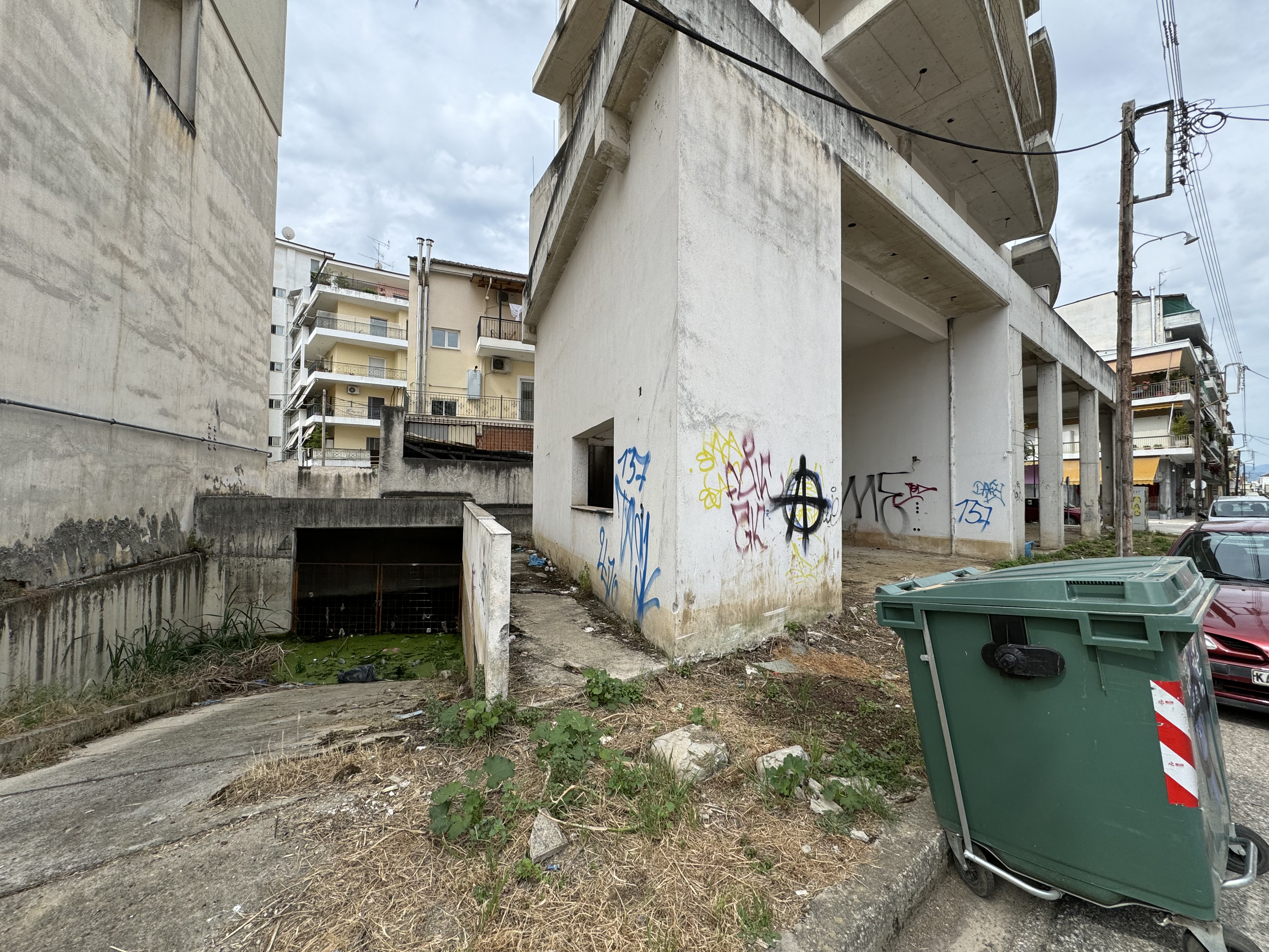 Διατίθεται προς πώληση ημιτελές κατάστημα ισογείου 151.10 τ.μ