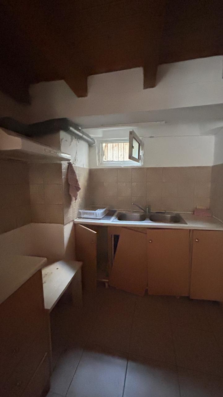 Διατίθεται προς πώληση διαμέρισμα προσόψεως, ισογείου, επιφάνειας 48.51 τ.μ., κείμενο σε οικοδομή 2 επιπέδων, σε οικόπεδο 231.49 τ.μ., στην οδό Ξενοφώντος Στρατηγού 122, στη Κέρκυρα