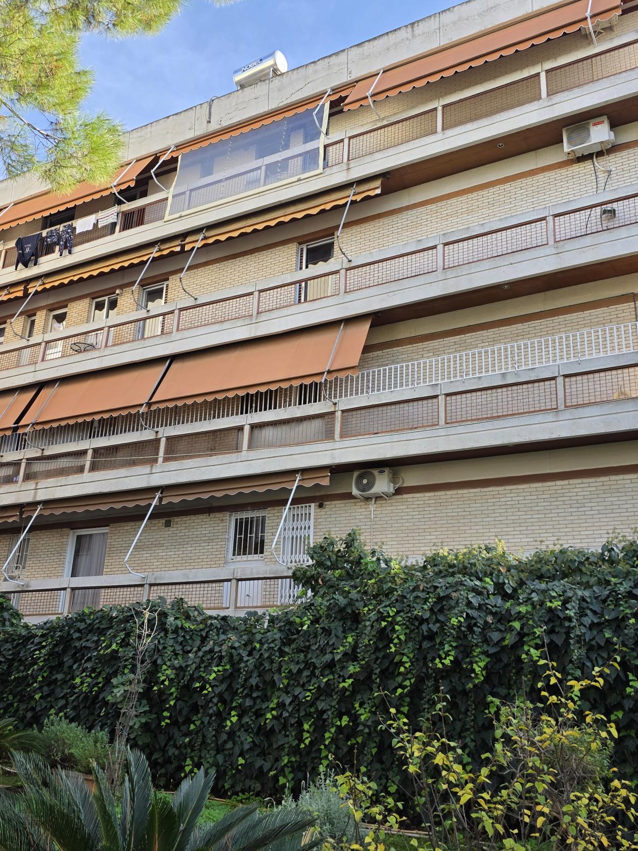 Διατίθεται προς πώληση διαμέρισμα με πρόσωπο στον ακάλυπτο, 1ου ορόφου, επιφάνειας 130 τ.μ., κείμενο σε οικοδομή 4 επιπέδων, κατασκευής 1971, σε οικόπεδο 876.36 τ.μ., στην οδό Ρόδων 19, στην Αγία Παρασκευή