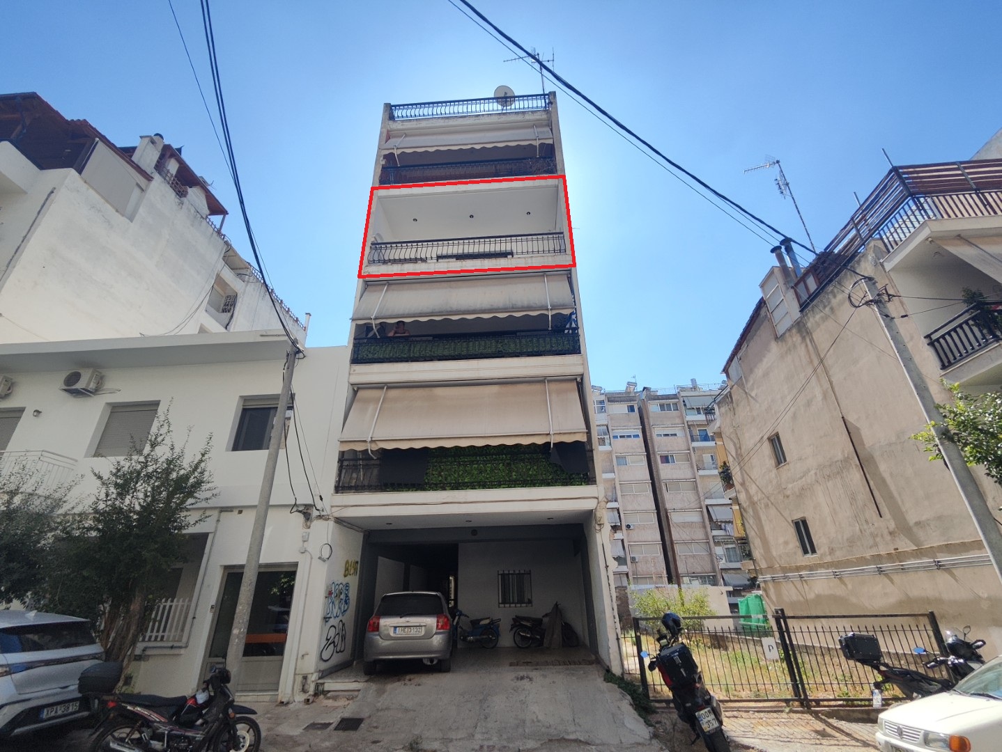 Διατίθεται προς πώληση οροφοδιαμέρισμα προσόψεως, 3ου ορόφου, επιφάνειας 93.30 τ.μ., κείμενο σε οικοδομή 3 επιπέδων, κατασκευής 1997, σε οικόπεδο 176.89 τ.μ., επί της οδού Βοσπόρου 28, στη Νέα Ιωνία, Αθήνα