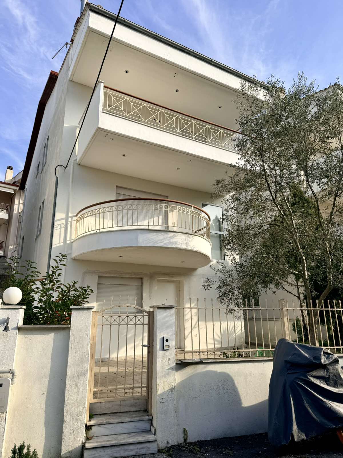 Διατίθεται προς πώληση μεζονέτα, 163.78 τ.μ., κατασκευής 2004, σε οικόπεδο 500.59 τ.μ., στη Καρδία, Θεσσαλονίκης