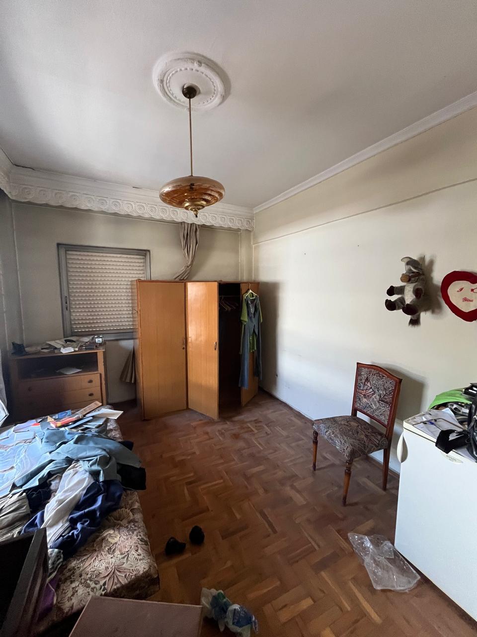Διατίθεται προς πώληση διαμέρισμα 2ου ορόφου, 93 τ.μ., κατασκευής 1981, σε οικόπεδο 323.5 τ.μ., στη συμβολή των οδών Μεγ