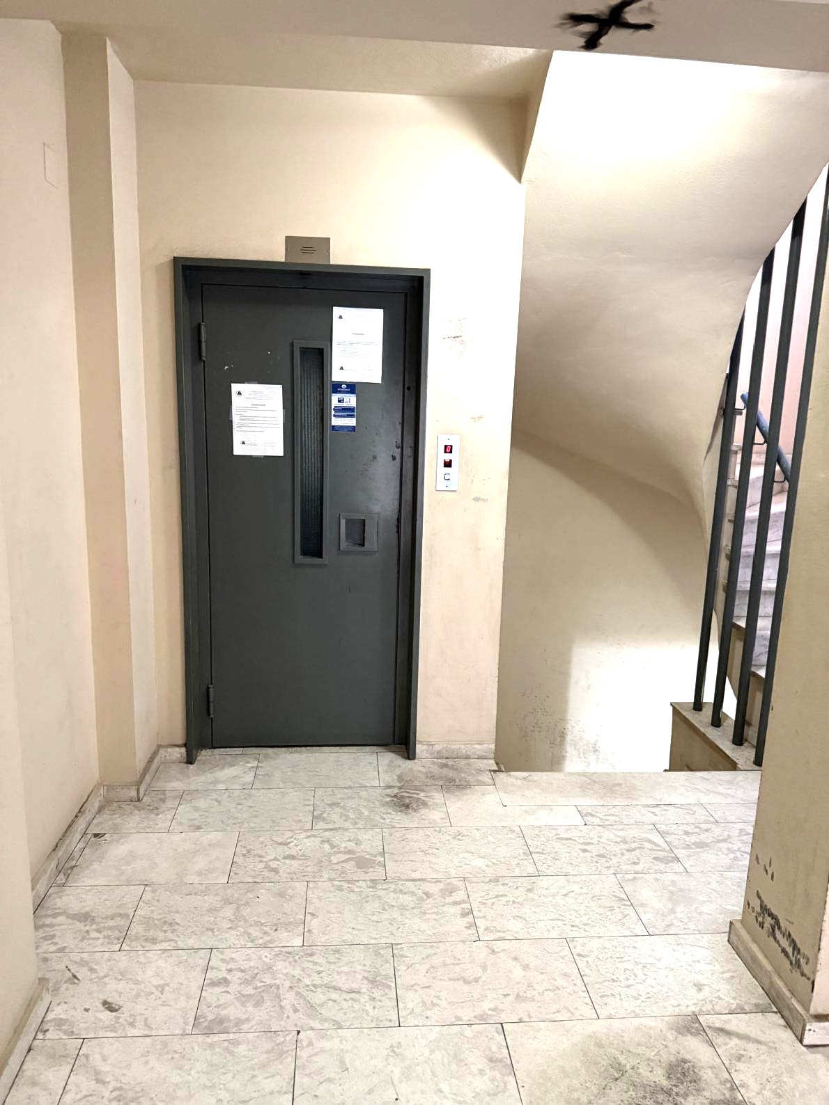 Διατίθεται προς πώληση διαμέρισμα προσόψεως 4ου ορόφου με επιφάνεια 76.82 τ.μ., αποθήκη 6 τ.μ