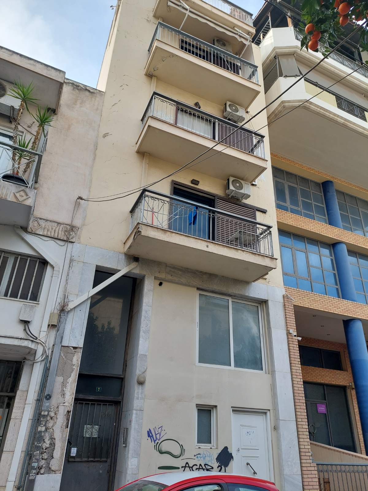 Διατιθεται προς πωληση διαμερισμα ημιωρόφου 49 τ.μ., κείμενο σε οικοδομή 5 επιπέδων, κατασκευής 1977, σε οικόπεδο 179.38 τ.μ., στην οδό Πλάτωνος 7, Αθήνα