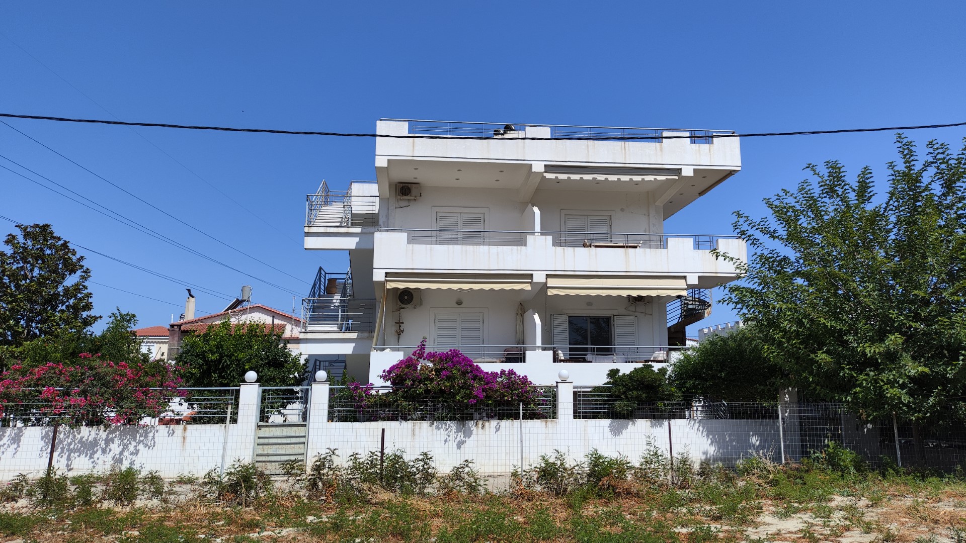 Διατιθεται προς πωληση διαμέρισμα προσόψεως, επιφάνειας 49.56 τ.μ., υπερυψωμένο ισόγειο, σε οικοδομή 2 επιπέδων, κατασκευής 2005, εντός οικοπέδου 253.50 τ.μ., στη θέση Παληάμπελα, Βραχάτι, Κορινθία