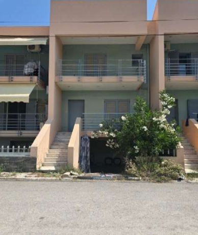 Διατίθεται προς πώληση μονοκατοικία με υπόγειο, ισόγειο, και 1ο όροφο 66.54 τ.μ., κατασκευής 2004, σε οικόπεδο 425.83 τ.μ., στη θέση Σκόρτσα, Βραχάτι, Κόρινθος