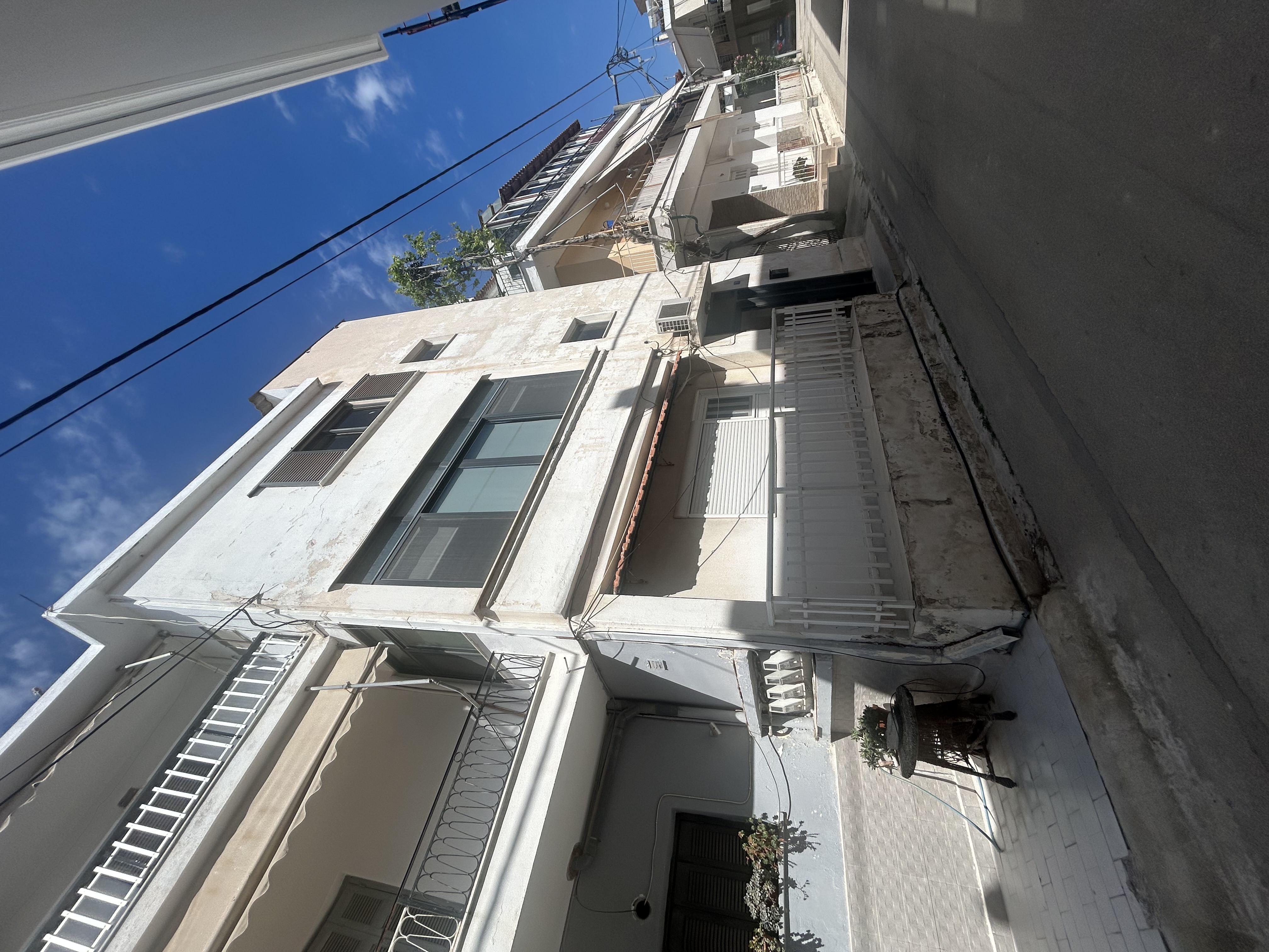 Διατίθεται προς πώληση γωνιακό διαμέρισμα 2ου ορόφου 111.50 τ.μ