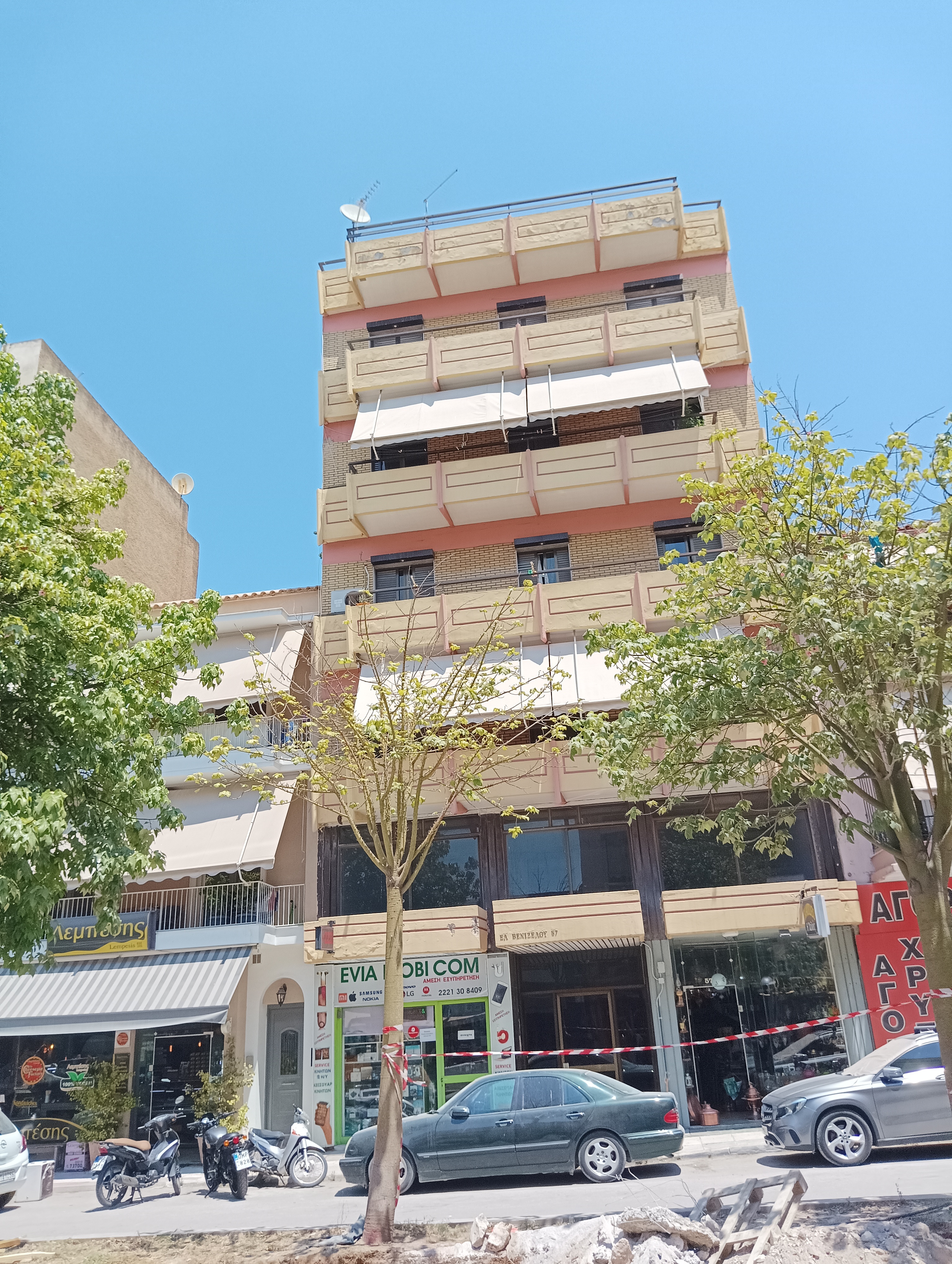 Διατίθεται προς πώληση γραφείο ημιορόφου, επιφάνειας 53.67 τ.μ., κατασκευής 1980 επί της Λεωφόρου Ελ