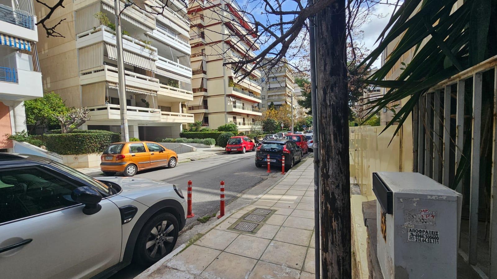 Διατίθεται προς πώληση διαμέρισμα ημιυπογείου, 46.1 τ.μ., κατασκευής 1985, σε οικόπεδο 101.45 τ.μ., στη συμβολή των οδών Μουσών & Αίαντος 10, Παλαιό Φάληρο