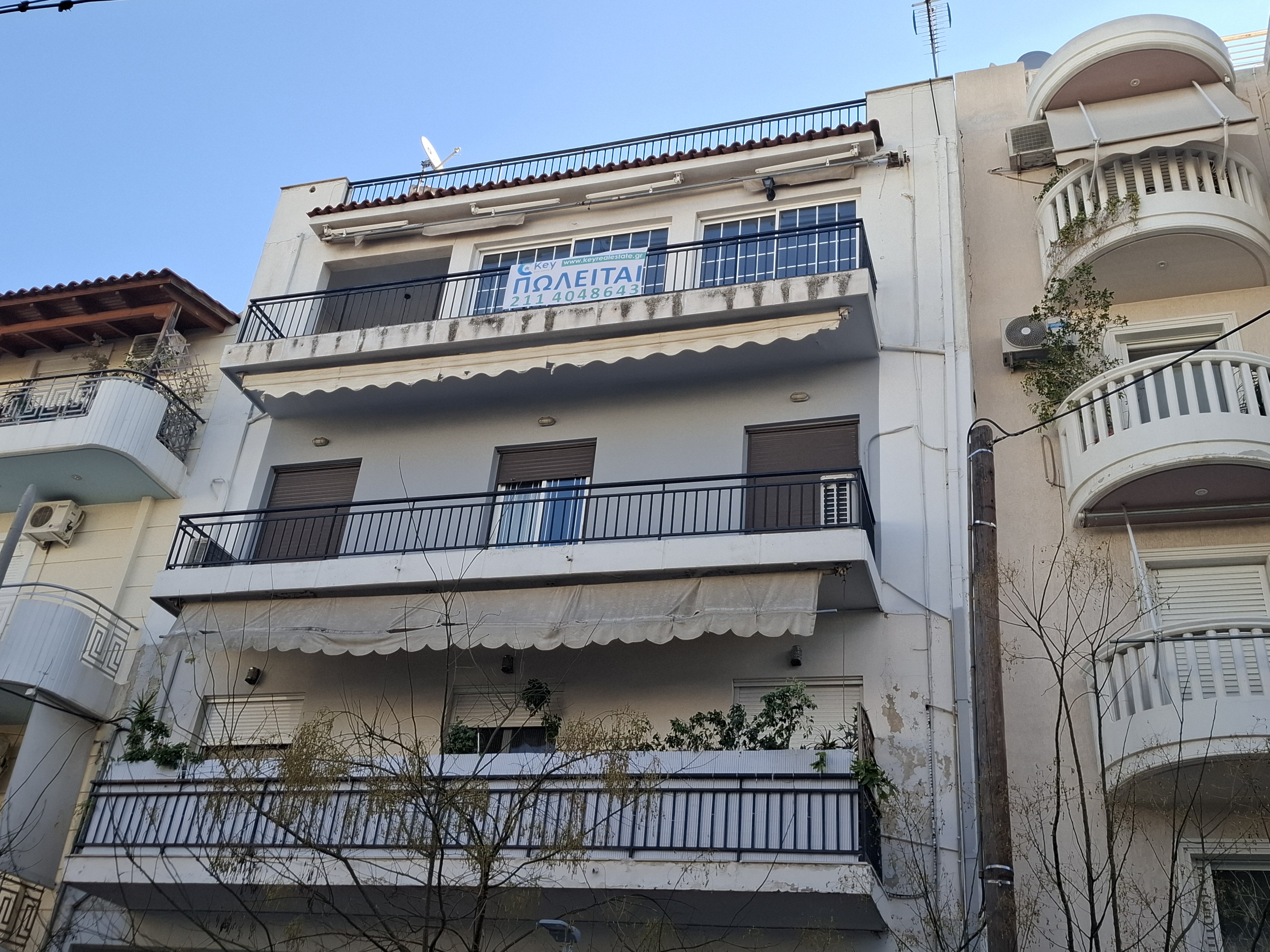 Διατίθεται προς πώληση διαμέρισμα 82.02 τ.μ., 3ου ορόφου, κείμενο σε οικοδομή κατασκευής 1993 χωρίς ασανσέρ, σε οικόπεδο 242.58 τ.μ., επί της οδού Αλ.Παπαναστασίου, αριθμός 71, Αιγάλεω