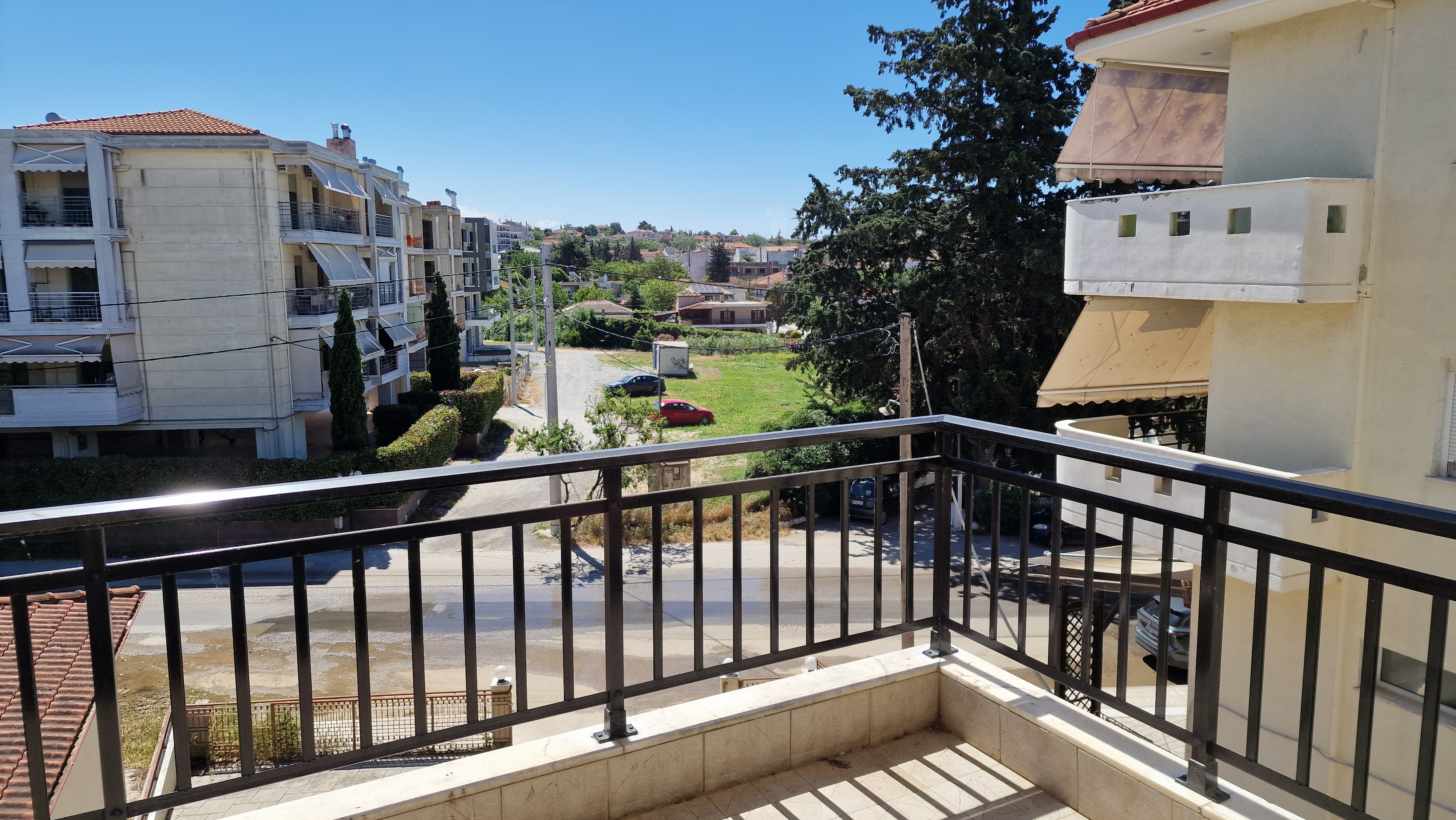 Διατίθεται προς πώληση διαμέρισμα 2ου ορόφου, 74.86 τ.μ., καθαρά κατασκευής 2007, σε οικόπεδο 775.54 τ.μ., επί της οδού Αγίου Σπυρίδωνος, Επανομή