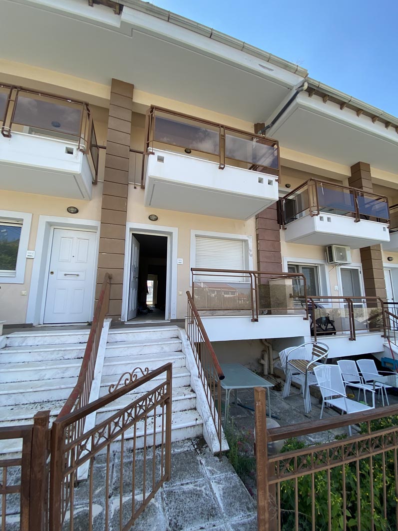 Διώροφη οικία που αποτελείται από υπόγειο εμβαδού 51,06 τ.μ., ισόγειο εμβαδού 51,06 τ.μ., Ά όροφο 46,03 τ.μ