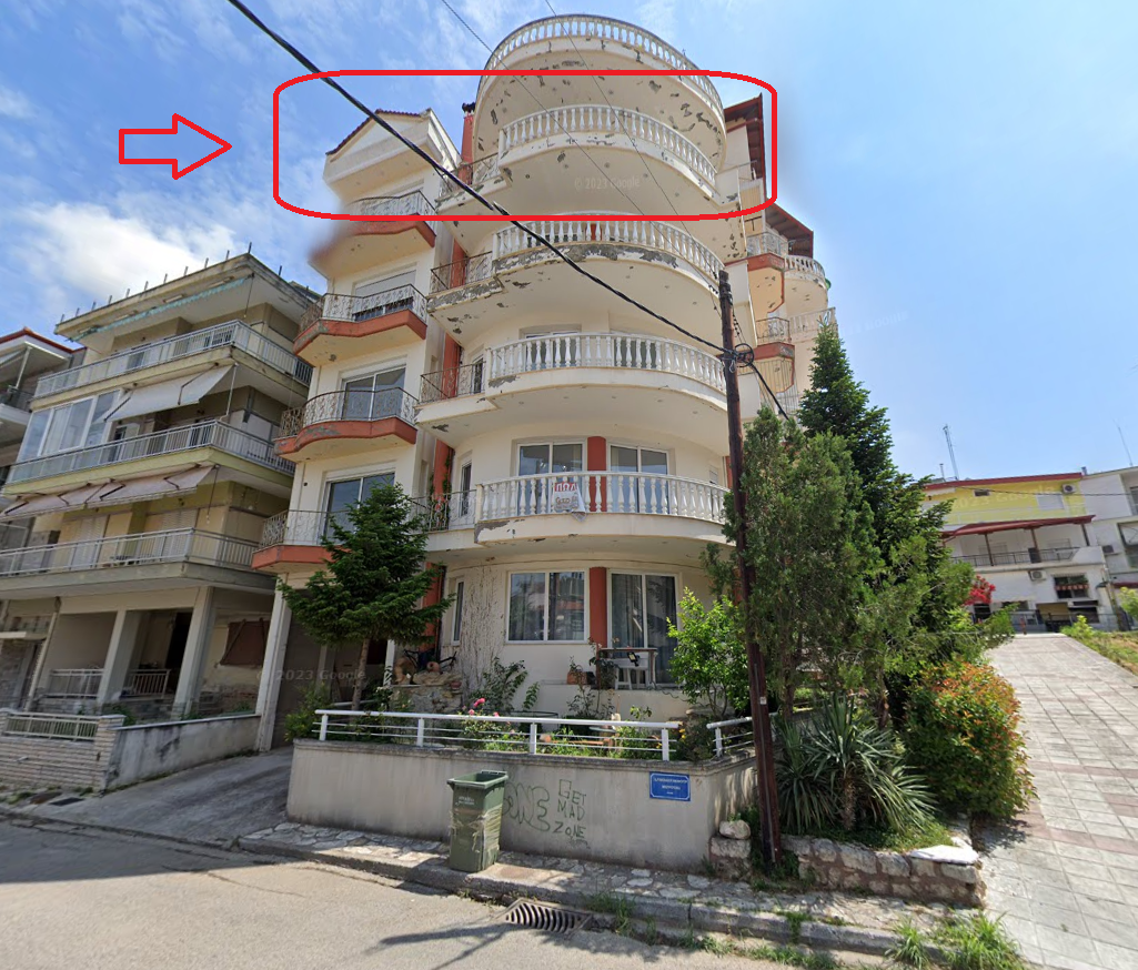 Διατίθεται προς πώληση μεζονέτα 116.33 τ.μ., 3ου-4ου ορόφου., κατασκευής 1999 σε οικόπεδο 316 τ.μ., στη συμβολή των οδών Ιερομονάχου & Αργυρίου Παρδάλου, Αλβανικός Τεκές, Κατερίνη