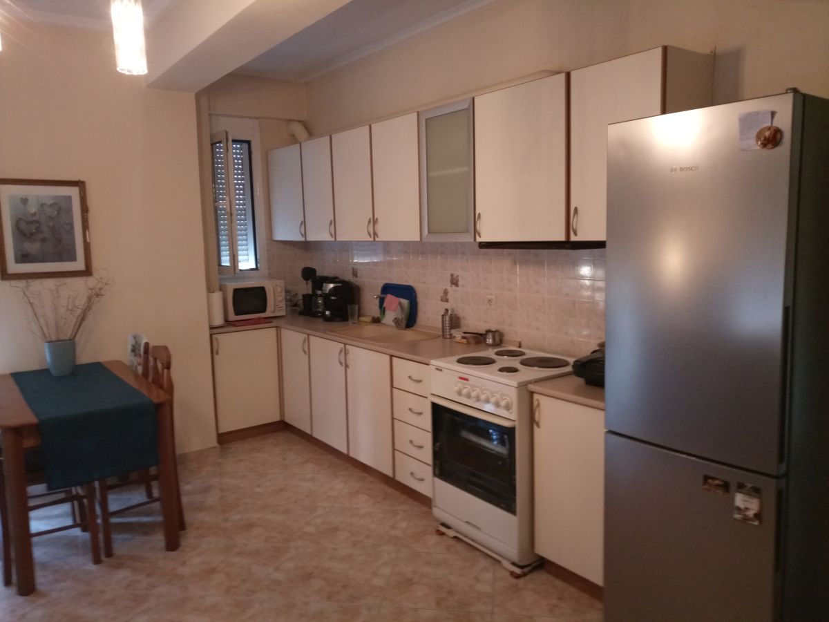 Διατίθεται προς πώληση διαμέρισμα προσόψεως, 4ου ορόφου, κείμενο σε οικοδομή 5 επιπέδων, κατασκευής 2005, συνολικής επιφάνειας 71 τ.μ., σε οικόπεδο 220.91 τ.μ., επί της οδού Χαριτωνίδου 1, Παύλος Μελάς