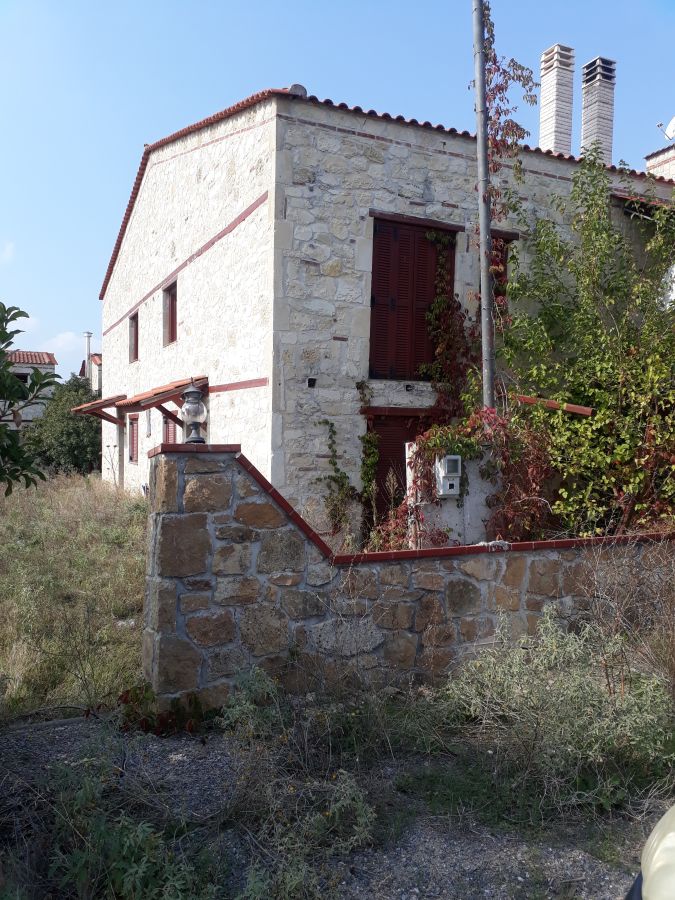 Διατίθεται προς πώληση ημιτελής μονοκατοικία, 126.77 τ.μ., κατασκευής 2008, σε οικόπεδο 5292.33 τ.μ., στη περιοχή επέκτασης του ρυμοτομικού σχεδίου του οικισμού Αγίου Αθανασίου (Γ 256), Χαλκηδόνα