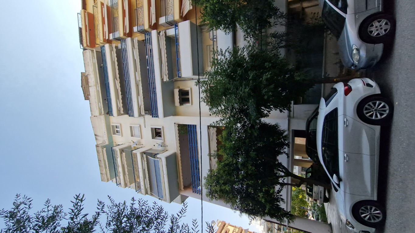 Διατίθεται προς πώληση μεζονέτα 6ου-7ου ορόφου, 186.94 τ.μ., κατασκευής 1998, σε οικόπεδο 784.17 τ.μ., στη συμβολή των οδών Σωκράτους 7 και Ραγκαβή 1, Καλαμαριά