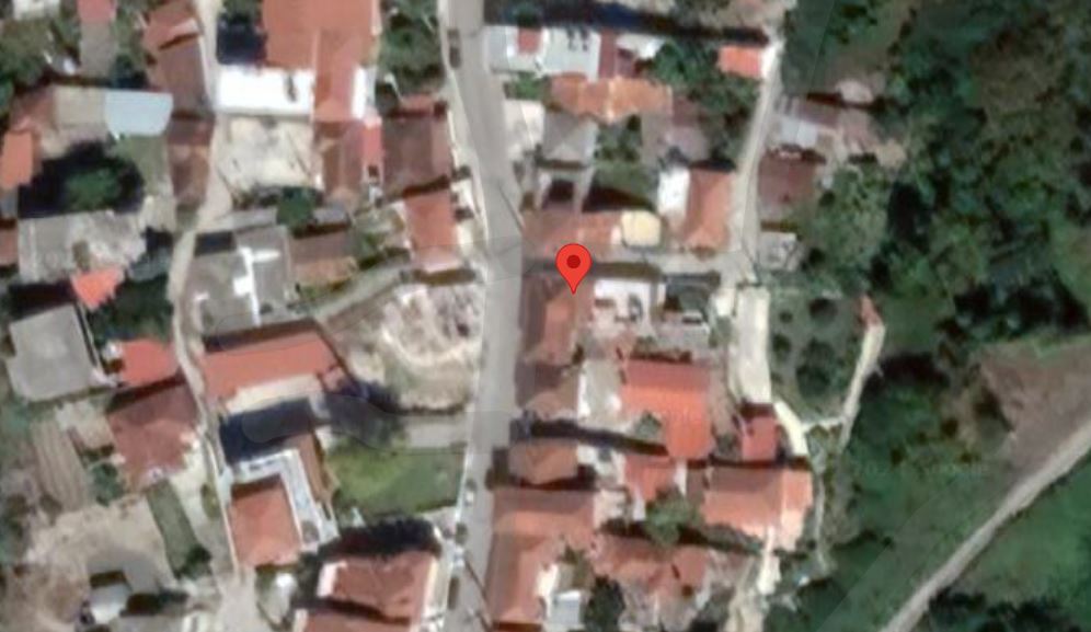 Διατίθεται προς πώληση διώροφη πετρόκτιστη μονοκατοικία συνολικής επιφάνειας 89.16 τ.μ., σε οικόπεδο 289.49 τ.μ., στη Στροφυλιά Εύβοιας