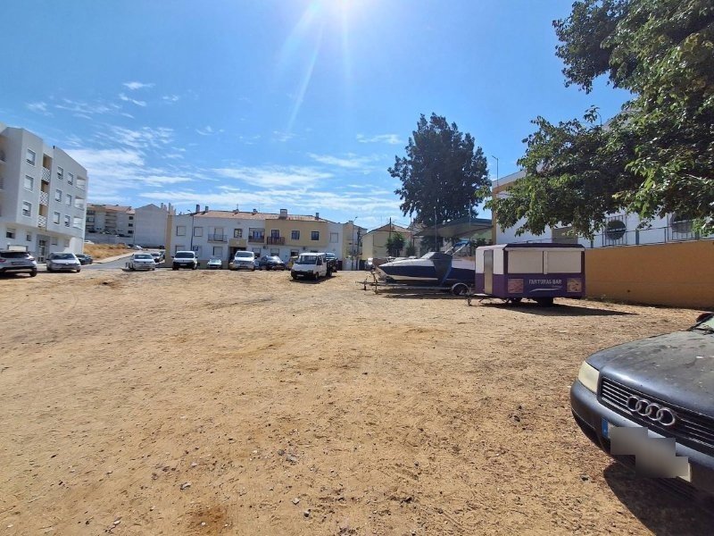 Fotografia 4 de Terreno Urbano com Edifício Aprovado para 11 T2 e 7 T3, no Coração de Setúbal