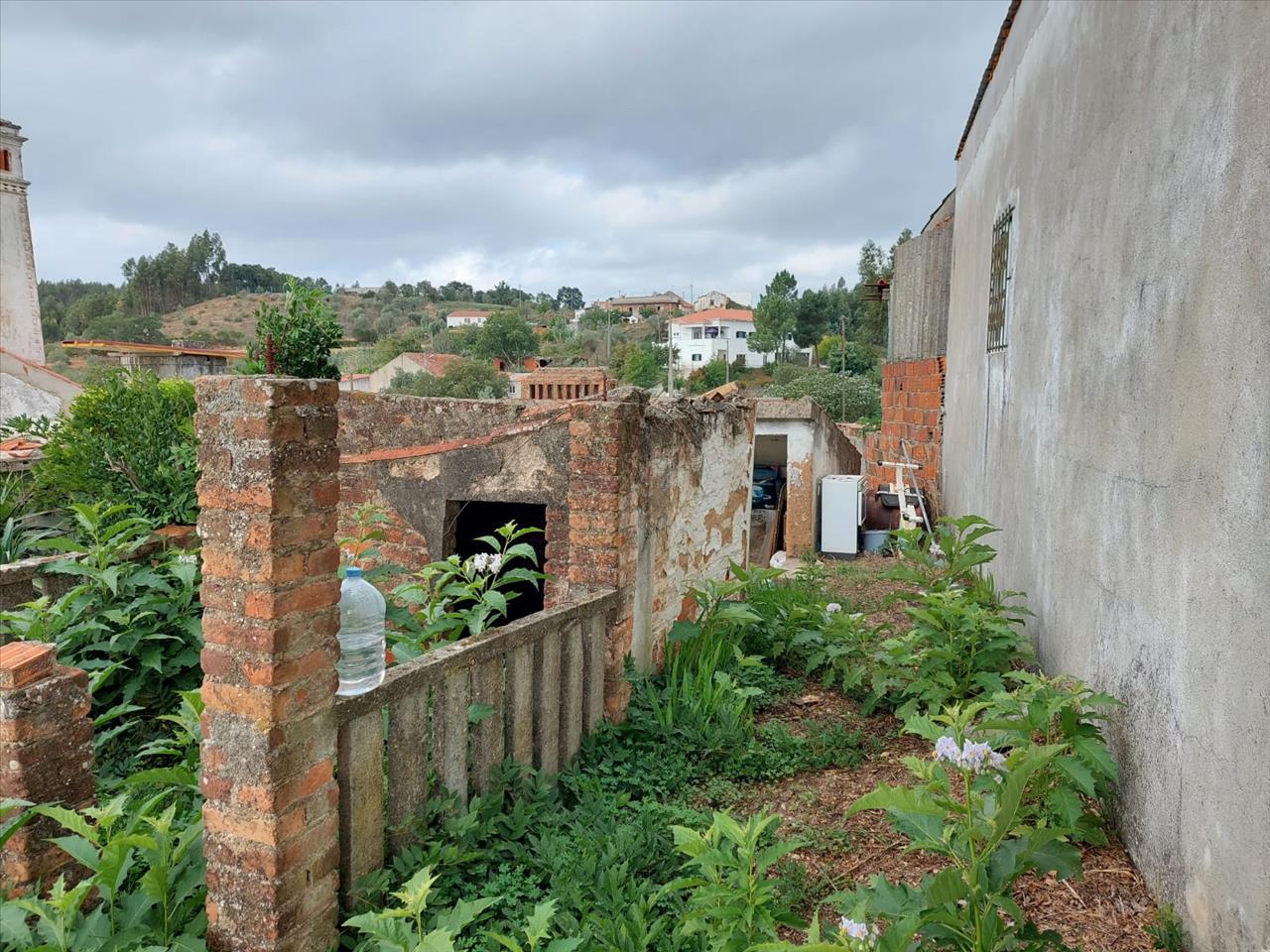 Moradia Térrea para reconstrução total com terreno, Outeiro, Praia do Ribatejo - Image 2