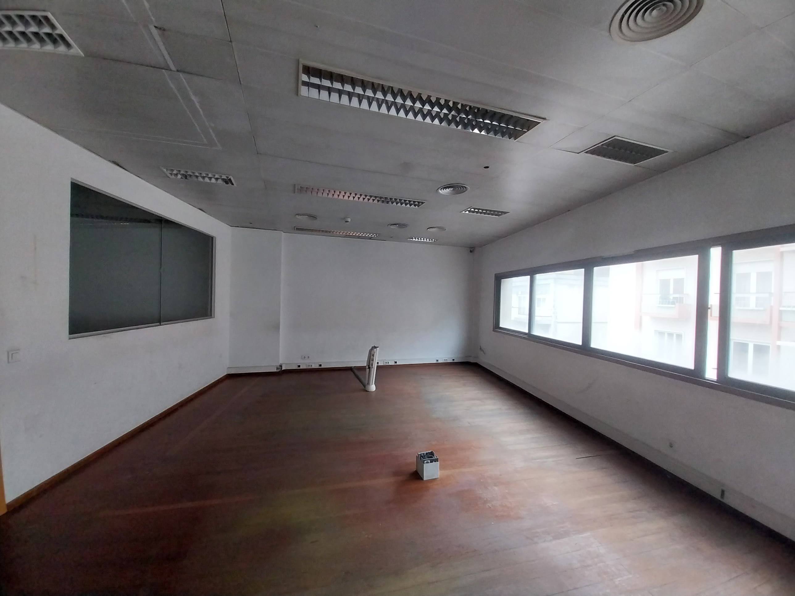 Escritório 69 m² | Centro Comercial D. Dinis | Leiria Centro - Image 3