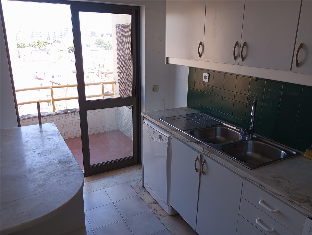 Apartamento T3 no Bonfim em Setúbal - Image 6