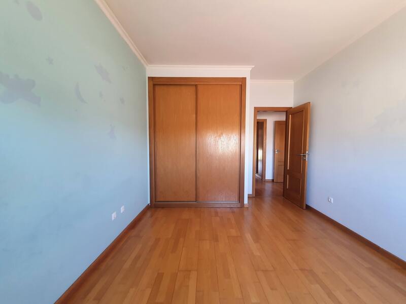 Apartamento T3 com boas áreas no Montijo - Image 8