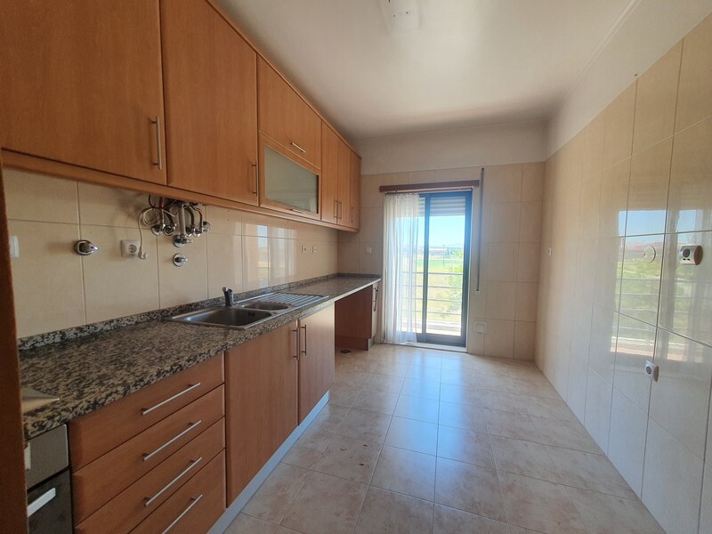 Apartamento T3 com boas áreas no Montijo - Image 10