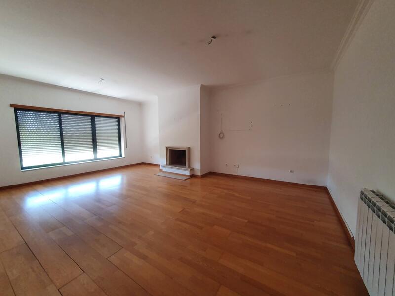 Apartamento T3 com boas áreas no Montijo - Image 2