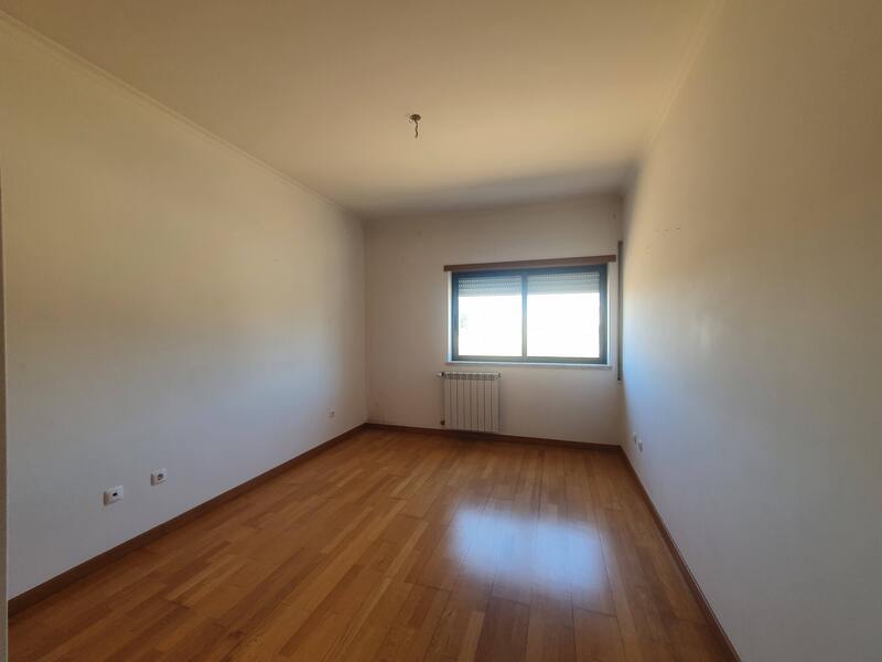 Apartamento T3 com boas áreas no Montijo - Image 4