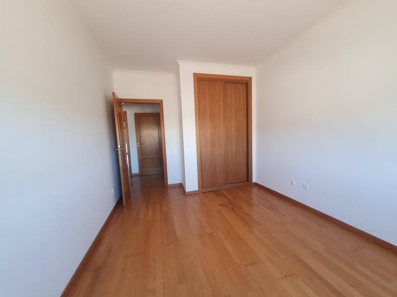Apartamento T3 com boas áreas no Montijo - Image 5