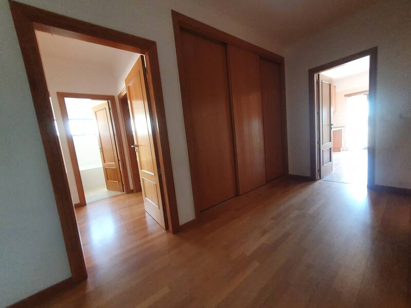 Apartamento T3 com boas áreas no Montijo - Image 13