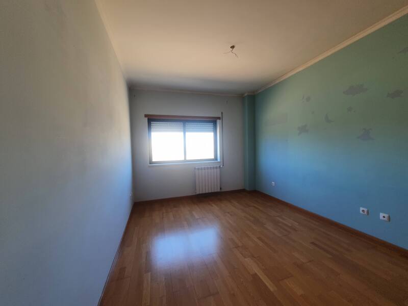 Apartamento T3 com boas áreas no Montijo - Image 9