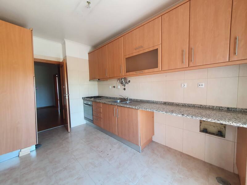 Apartamento T3 com boas áreas no Montijo - Image 11