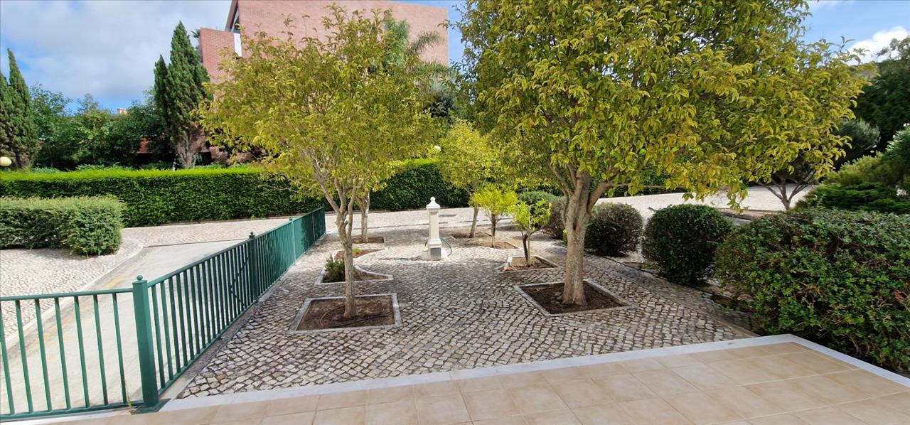 Espetacular T3 com Jardim e Piscina em Sintra, Lisboa - Image 9