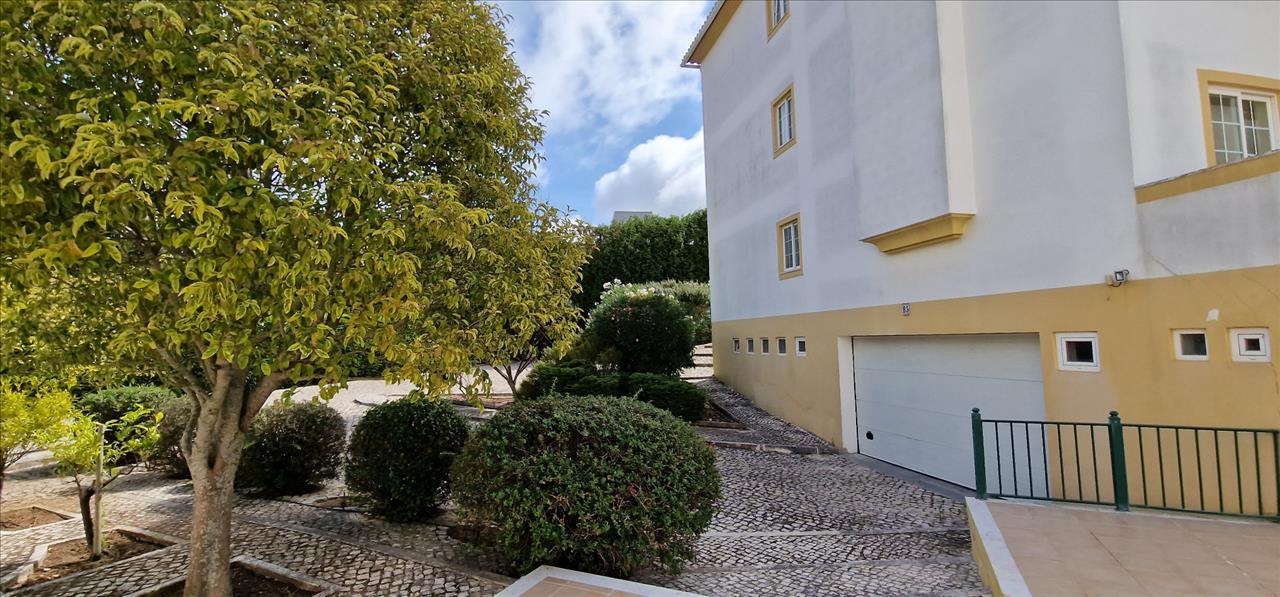 Espetacular T3 com Jardim e Piscina em Sintra, Lisboa - Image 4
