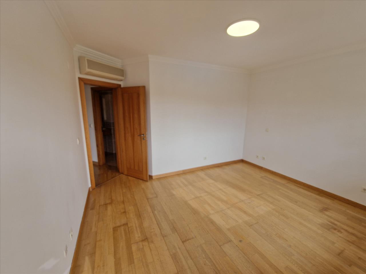 Apartamento T4 Duplex Quinta da Beloura - Image 9