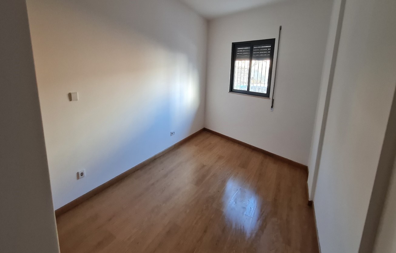 Apartamento T2 de Excelência | 123 m² | 2 Casas de Banho | 2 Estacionamentos | Piscina | Condomínio Ondas do Mar – Olhão - Image 7