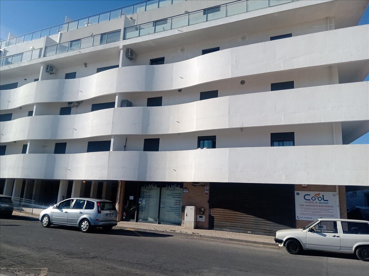 Apartamento T2 de Excelência | 123 m² | 2 Casas de Banho | 2 Estacionamentos | Piscina | Condomínio Ondas do Mar – Olhão - Image 14