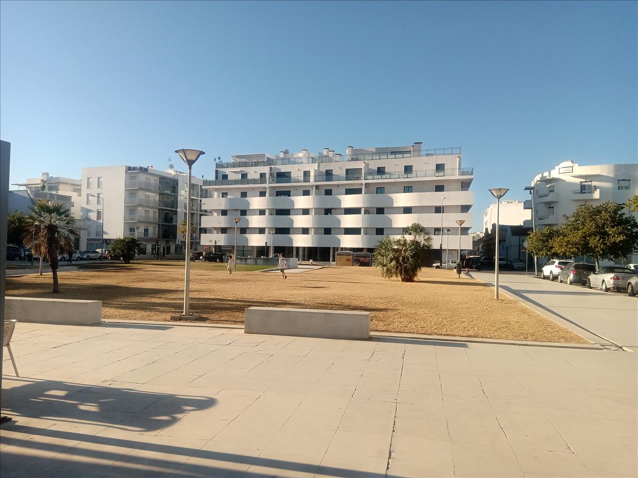 Apartamento T2 de Excelência | 123 m² | 2 Casas de Banho | 2 Estacionamentos | Piscina | Condomínio Ondas do Mar – Olhão - Image 15