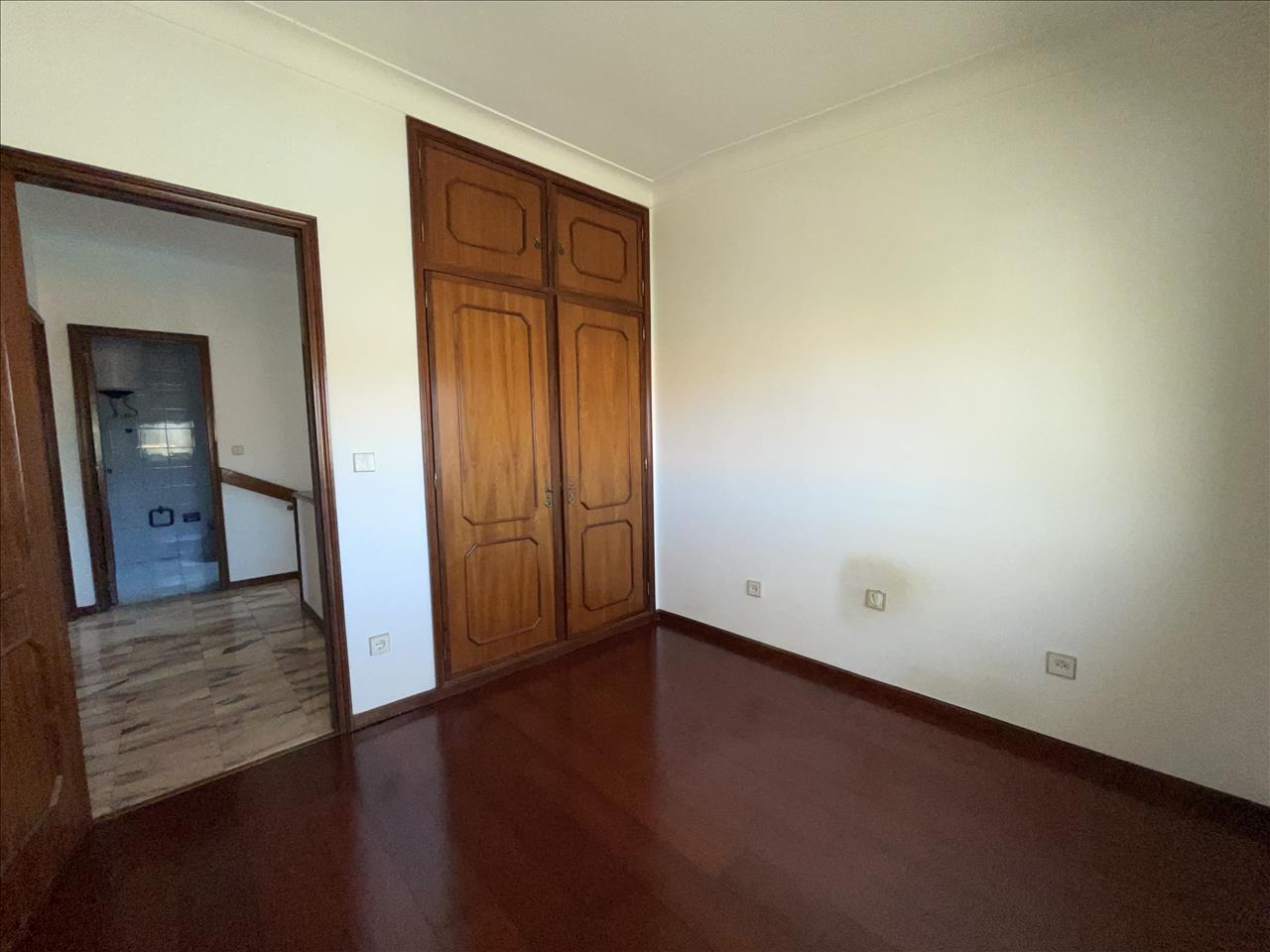 Moradia T3 - Miramar - Praia - Image 10
