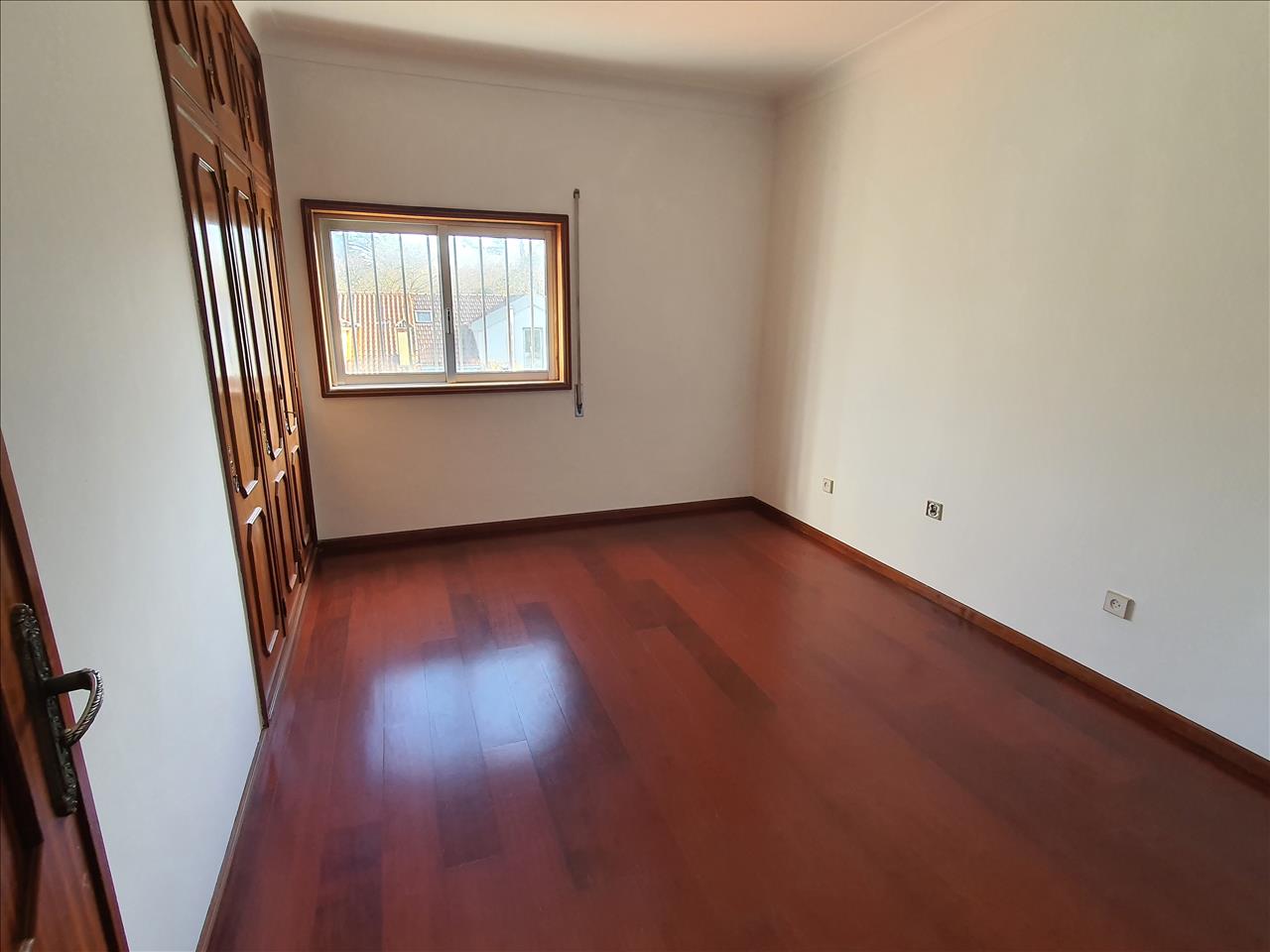 Moradia T3 - Miramar - Praia - Image 13