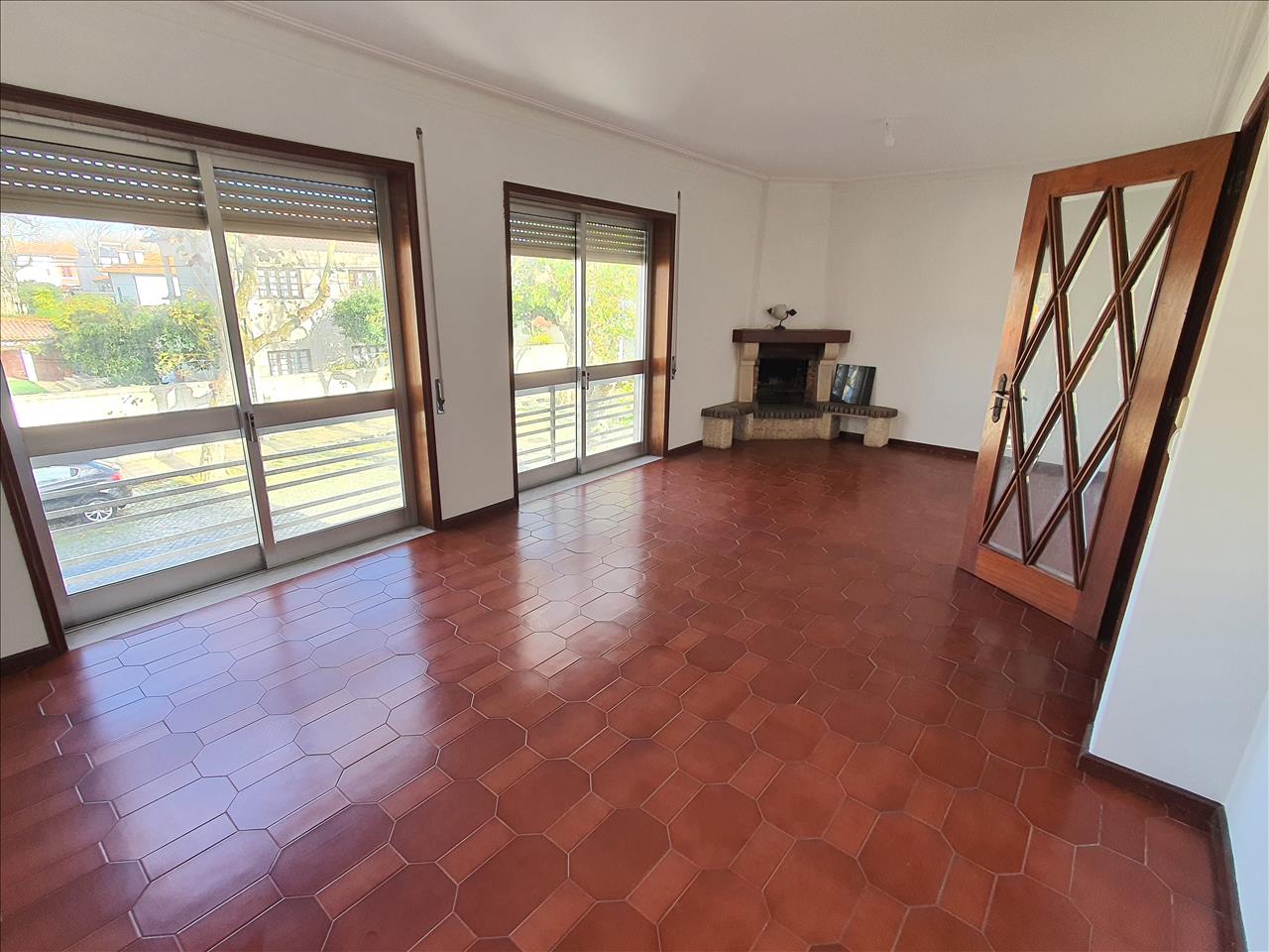 Moradia T3 - Miramar - Praia - Image 4