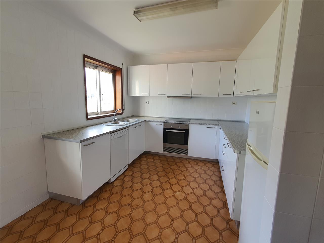 Moradia T3 - Miramar - Praia - Image 7