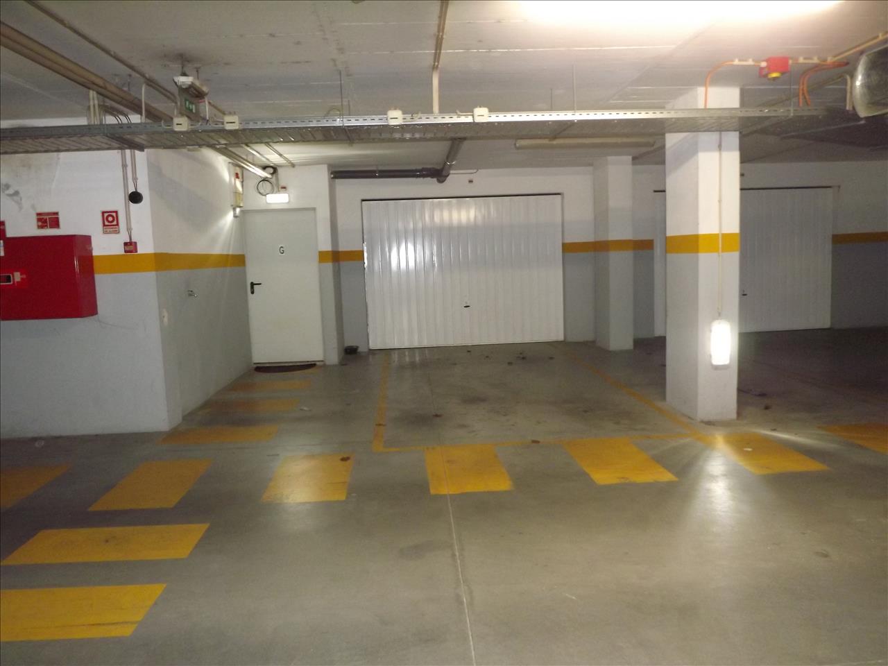 Apartamento T3 com Duas Varandas, Garagem Box e Lugar de estacionamento na Vila Serena, Pinhal Novo - Image 13
